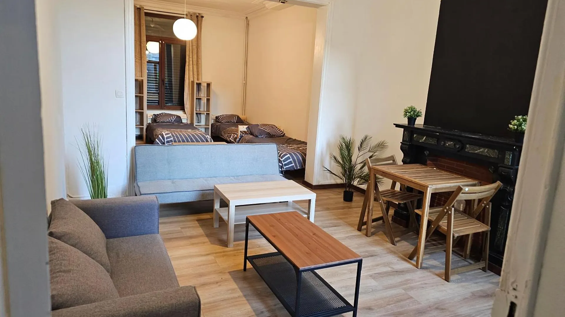 Logements Rez-De-Chaussee Lieja 0*,  Bélgica